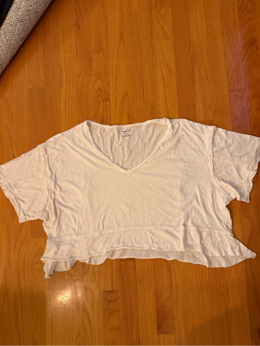 Urban Outfitters White V-Neck Cropped Ruffle-Hem Tee